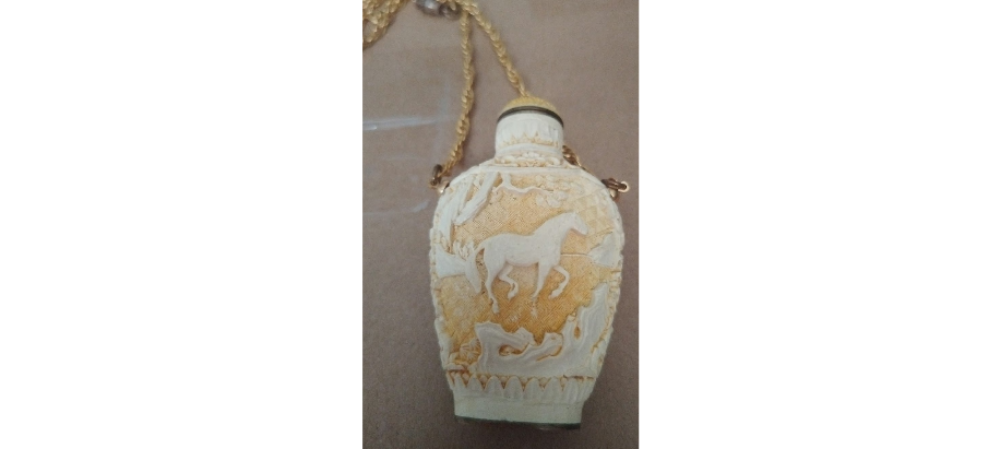 14"long Chinese snuff bottle necklace.