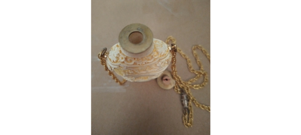 14"long Chinese snuff bottle necklace.