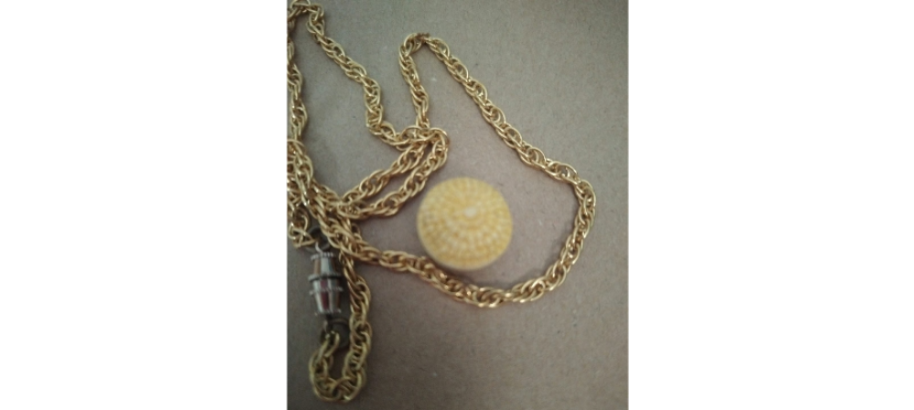 14"long Chinese snuff bottle necklace.