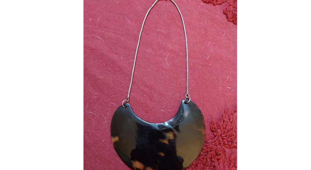 Tortoise shell half moon choker